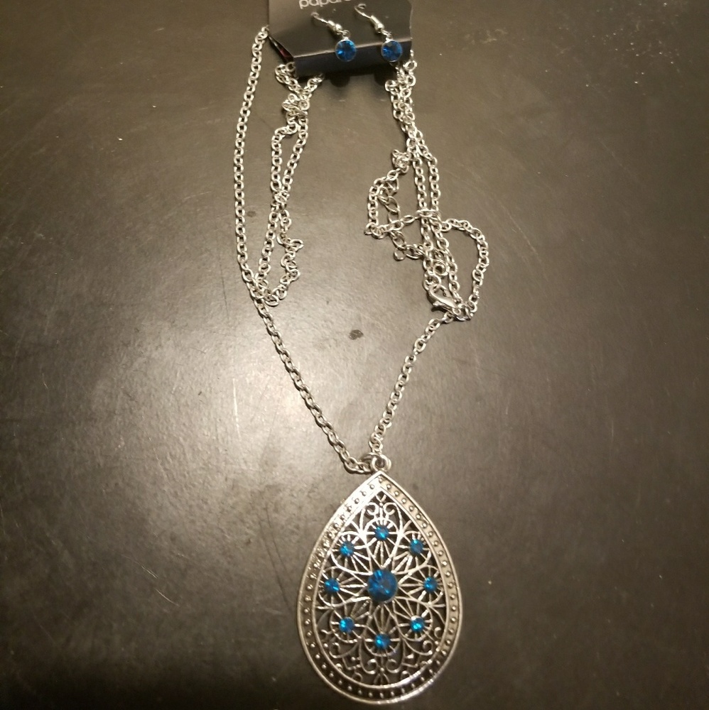 Siver accent piece with blue rhinstones.